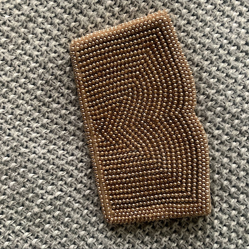 Beaded clutch